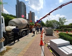 보행로 파고라 바닥 황토콘크리트 타설작업