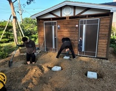 화장실 방부목 가림막설치 현무암판석시공 조경시설물공사 