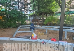 공원 데크계단 데크로드 시설물공사 작업현장